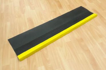 Pasos para Escaleras Negro y Amarillo