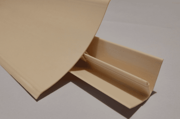 Zocalo Sanitario de PVC con riel de Anclaje Beige